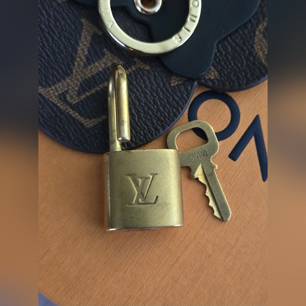 💛Louis Vuitton Gold Lock & Key Set💛 - Picture 9 of 12